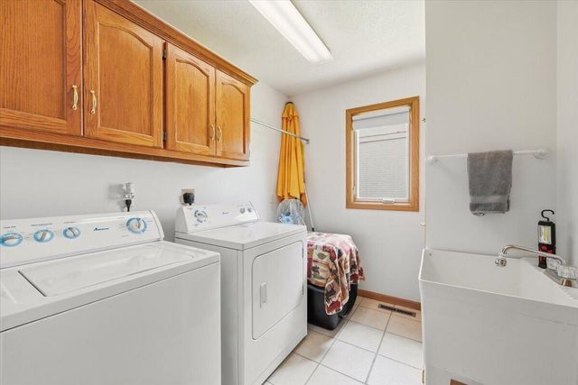 312 BUENA VISTA Circle, Council Bluffs, IA 51503