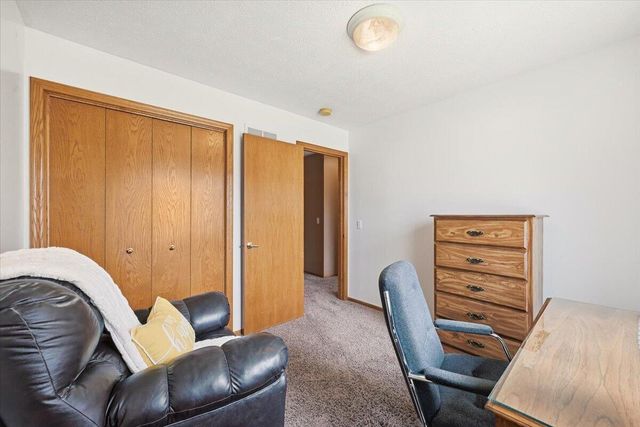 312 BUENA VISTA Circle, Council Bluffs, IA 51503
