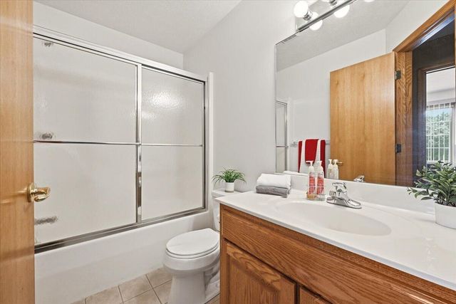 312 BUENA VISTA Circle, Council Bluffs, IA 51503