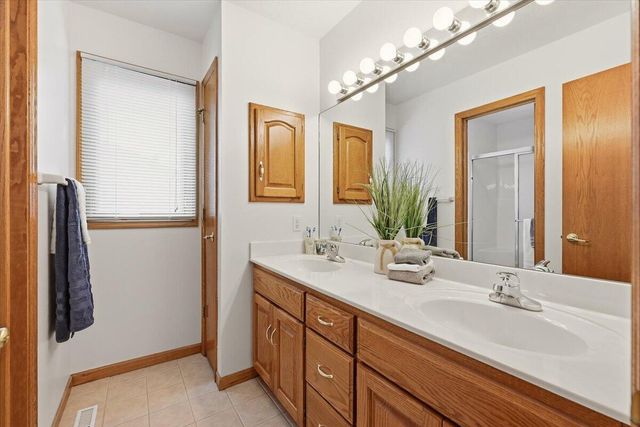 312 BUENA VISTA Circle, Council Bluffs, IA 51503