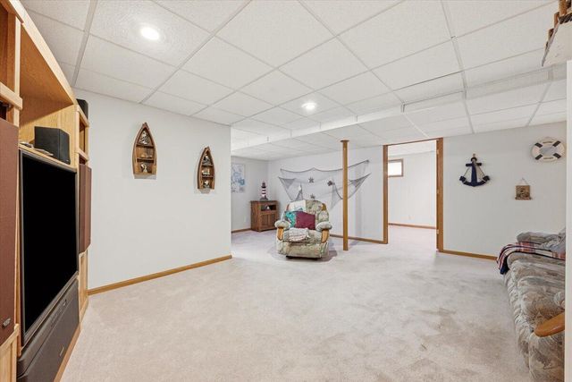 312 BUENA VISTA Circle, Council Bluffs, IA 51503