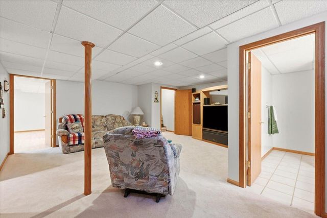 312 BUENA VISTA Circle, Council Bluffs, IA 51503