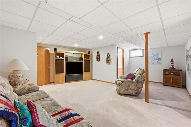312 BUENA VISTA Circle, Council Bluffs, IA 51503