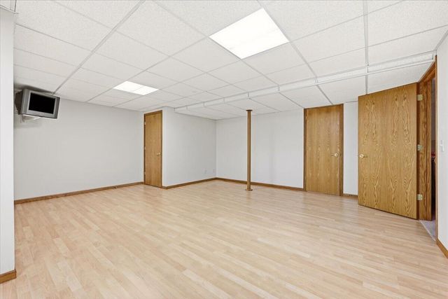 312 BUENA VISTA Circle, Council Bluffs, IA 51503