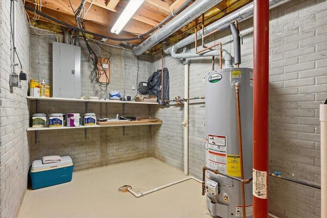 312 BUENA VISTA Circle, Council Bluffs, IA 51503