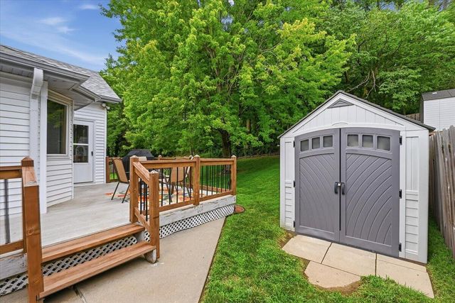 312 BUENA VISTA Circle, Council Bluffs, IA 51503