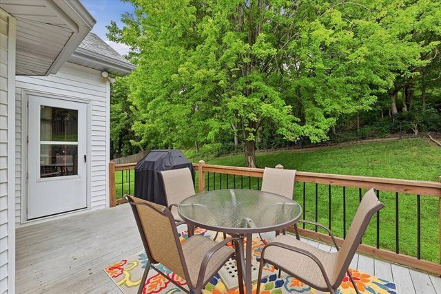 312 BUENA VISTA Circle, Council Bluffs, IA 51503