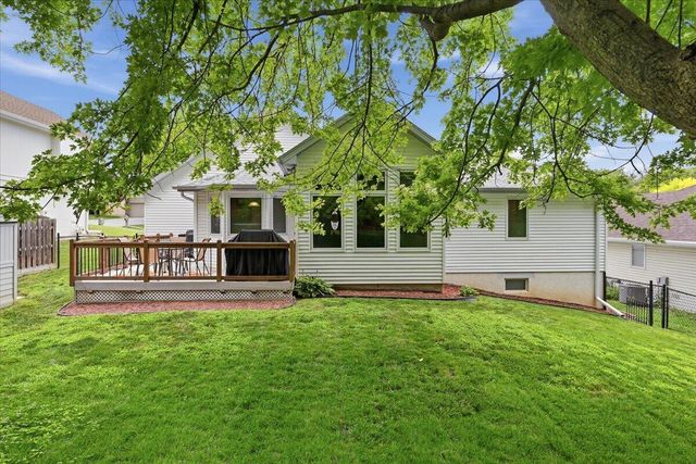 312 BUENA VISTA Circle, Council Bluffs, IA 51503