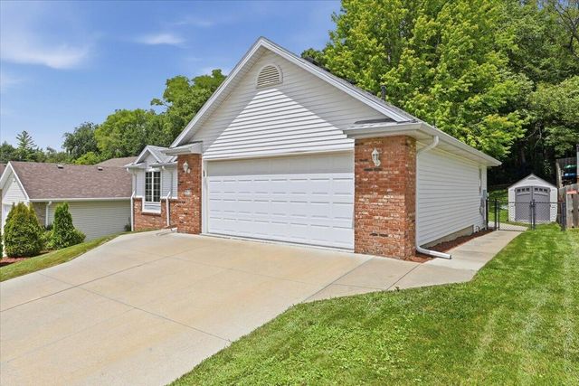 312 BUENA VISTA Circle, Council Bluffs, IA 51503