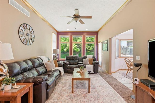312 BUENA VISTA Circle, Council Bluffs, IA 51503
