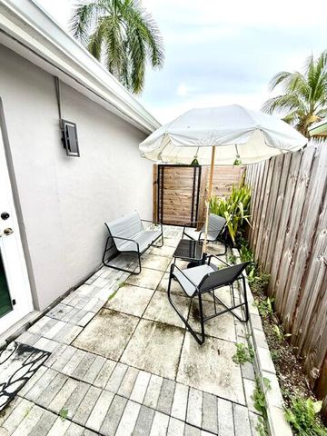 4820 NE 4TH Avenue, Oakland Park, FL 33334