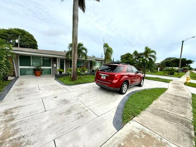 4820 NE 4TH Avenue, Oakland Park, FL 33334
