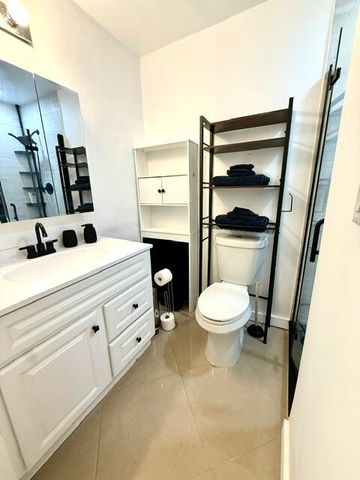 4820 NE 4TH Avenue, Oakland Park, FL 33334