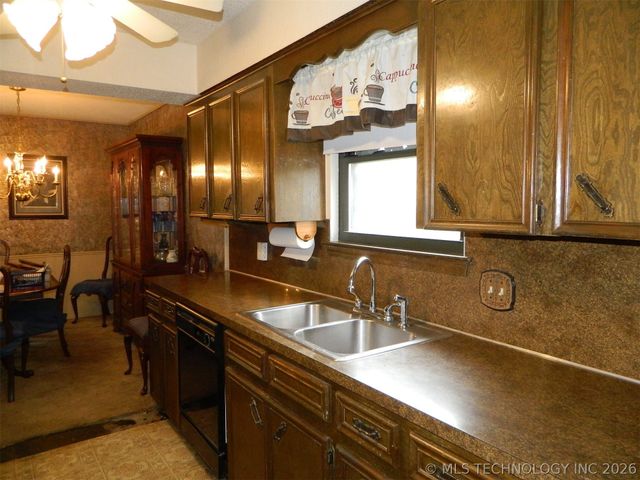 13522 E 31st Place, Tulsa, OK 74134