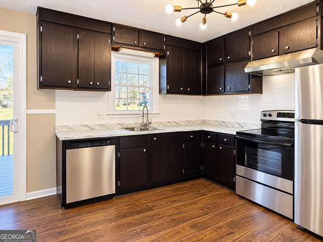 1091 Mountain View Road NW, Conyers, GA 30012