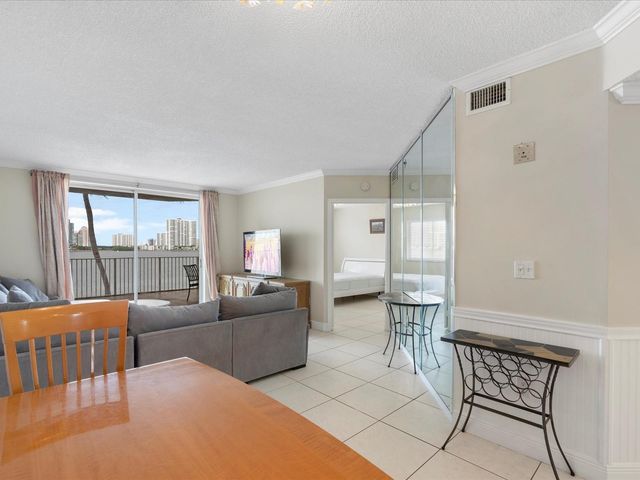 18260 N Bay Road 304, Sunny Isles Beach, FL 33160