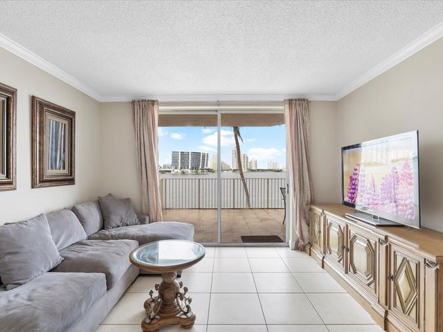 18260 N Bay Road 304, Sunny Isles Beach, FL 33160