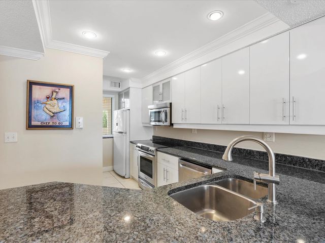 18260 N Bay Road 304, Sunny Isles Beach, FL 33160