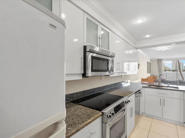 18260 N Bay Road 304, Sunny Isles Beach, FL 33160