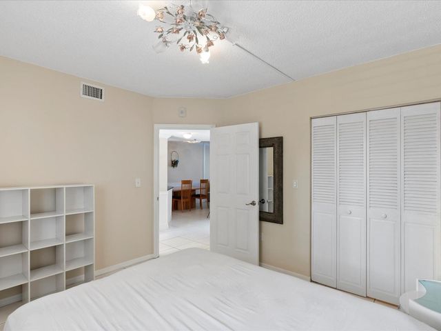 18260 N Bay Road 304, Sunny Isles Beach, FL 33160