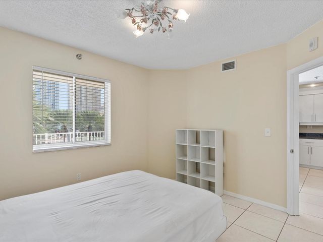 18260 N Bay Road 304, Sunny Isles Beach, FL 33160