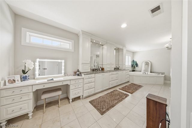 32461 Legacy Pointe Parkway, Avon Lake, OH 44012