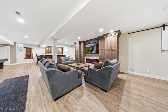 32461 Legacy Pointe Parkway, Avon Lake, OH 44012