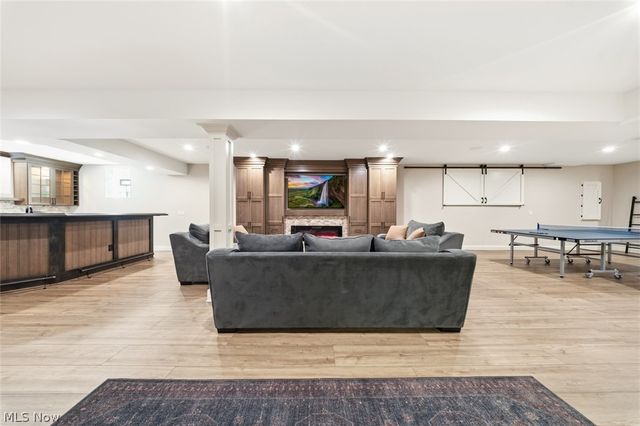 32461 Legacy Pointe Parkway, Avon Lake, OH 44012