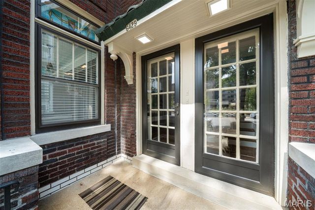 6427 Clayton Road, St Louis, MO 63117