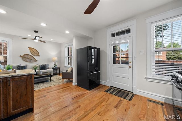 6427 Clayton Road, St Louis, MO 63117