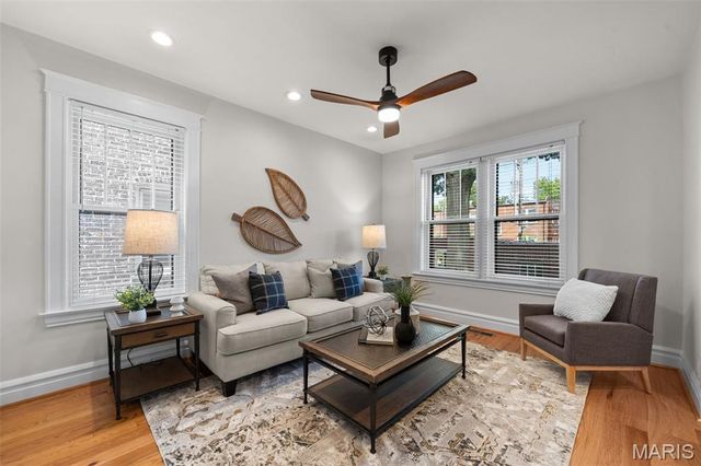 6427 Clayton Road, St Louis, MO 63117
