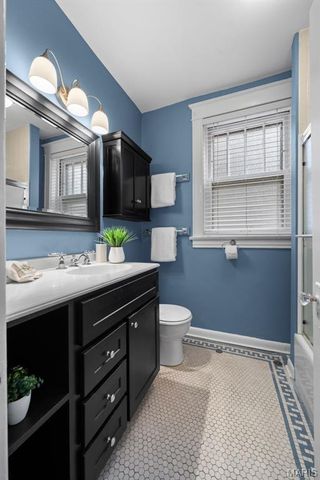 6427 Clayton Road, St Louis, MO 63117