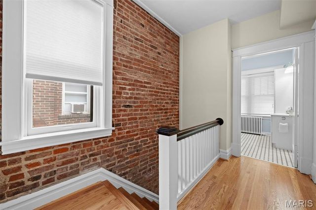 6427 Clayton Road, St Louis, MO 63117