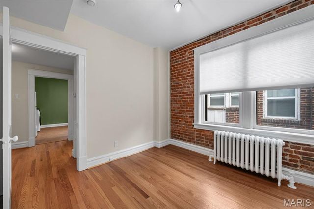 6427 Clayton Road, St Louis, MO 63117