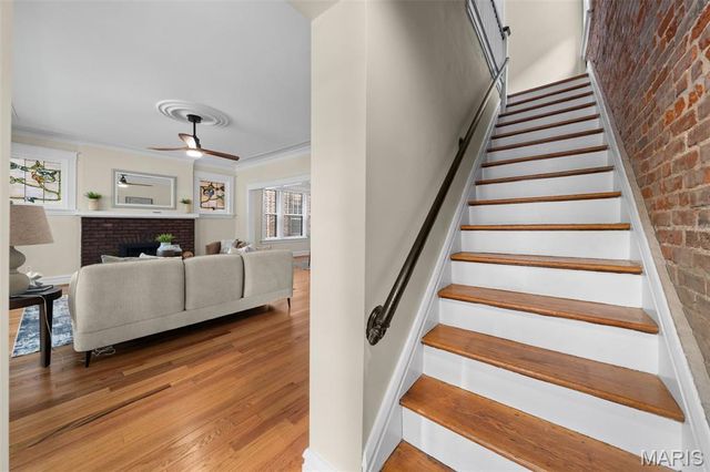 6427 Clayton Road, St Louis, MO 63117