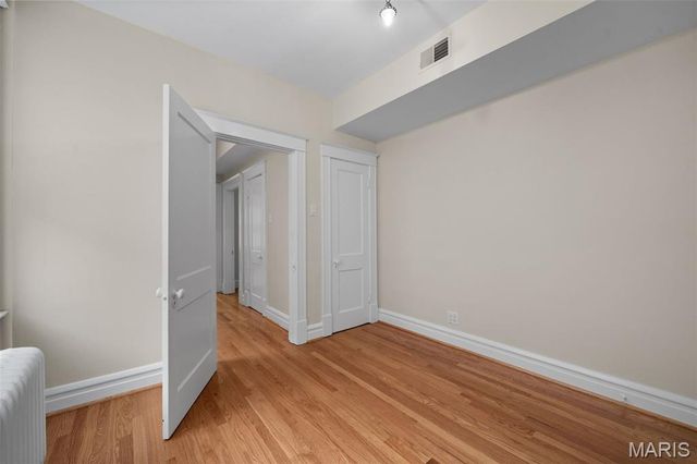 6427 Clayton Road, St Louis, MO 63117