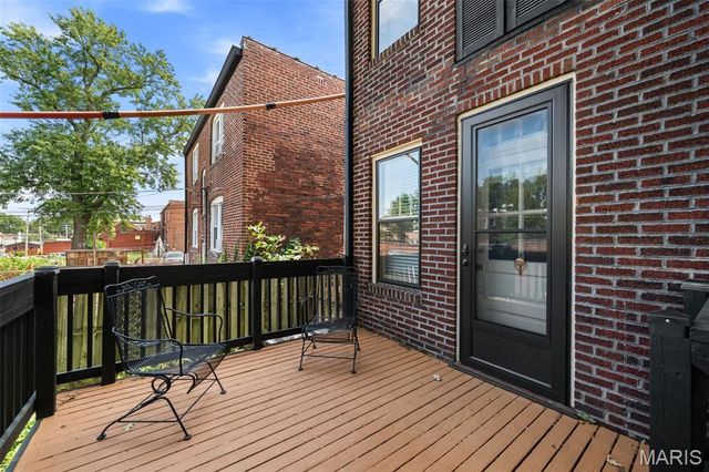 6427 Clayton Road, St Louis, MO 63117