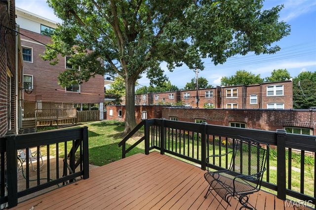 6427 Clayton Road, St Louis, MO 63117