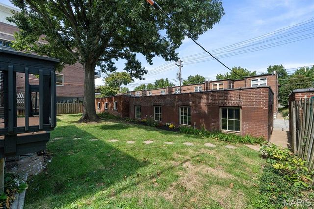 6427 Clayton Road, St Louis, MO 63117