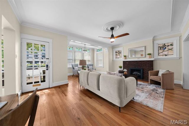 6427 Clayton Road, St Louis, MO 63117