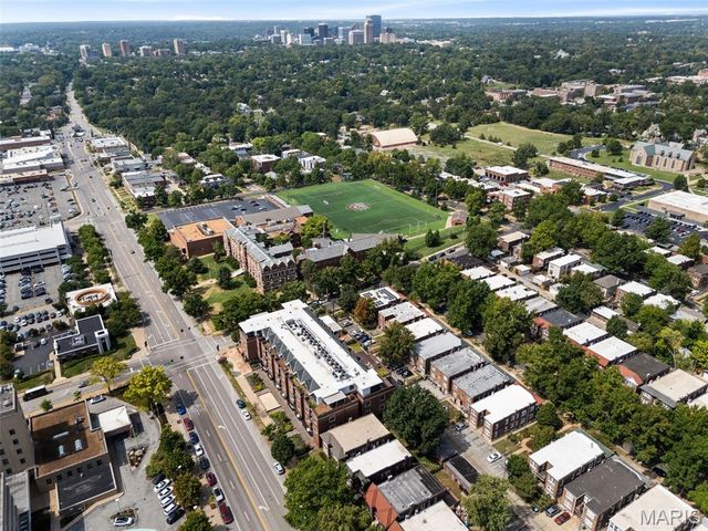 6427 Clayton Road, St Louis, MO 63117