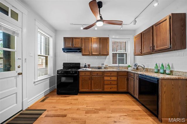 6427 Clayton Road, St Louis, MO 63117