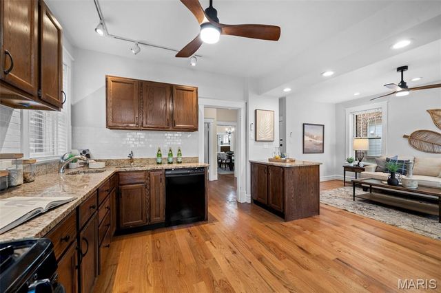 6427 Clayton Road, St Louis, MO 63117