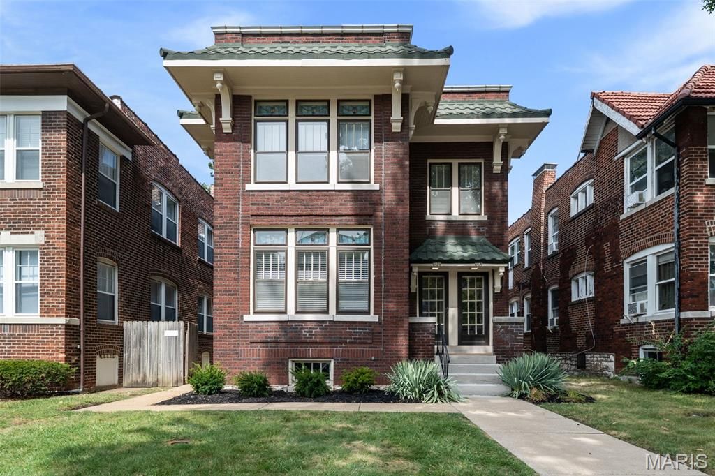 6427 Clayton Road, St Louis, MO 63117