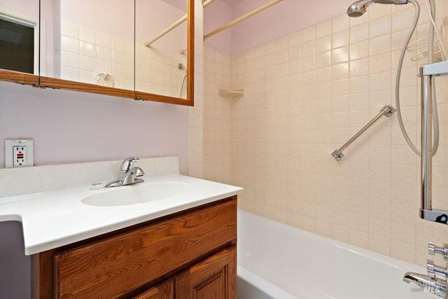 2560 Fraser Ct, Pinole, CA 94564
