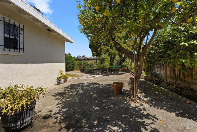 2560 Fraser Ct, Pinole, CA 94564