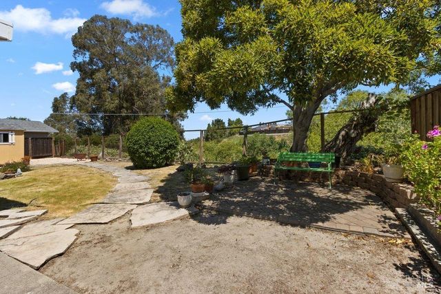2560 Fraser Ct, Pinole, CA 94564