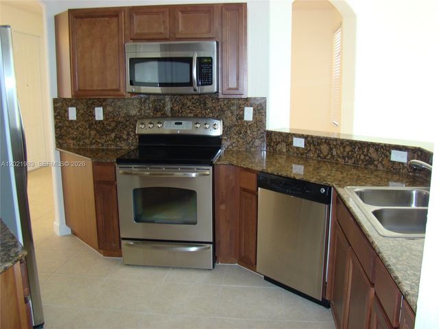 8651 NW 111th Ct ., Doral, FL 33178
