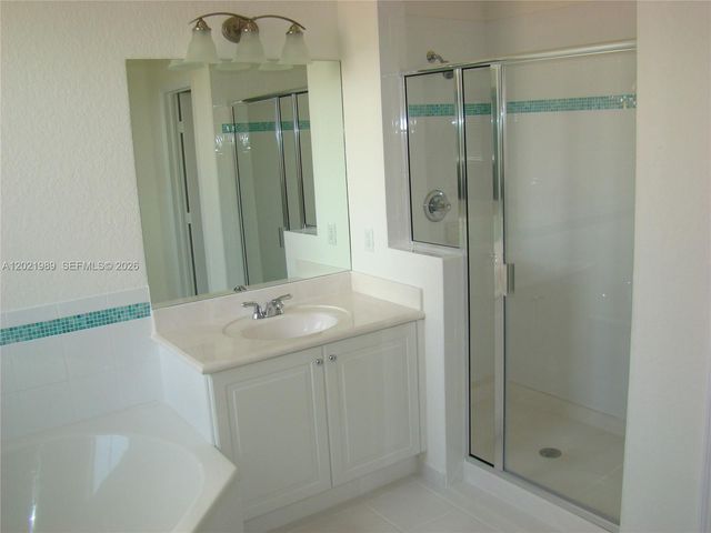 8651 NW 111th Ct ., Doral, FL 33178