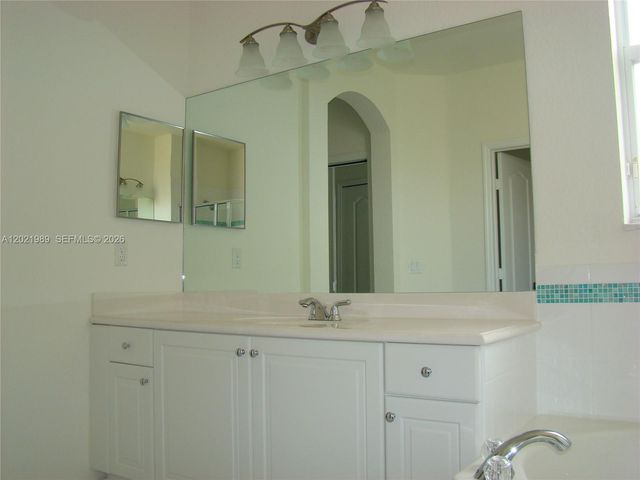 8651 NW 111th Ct ., Doral, FL 33178